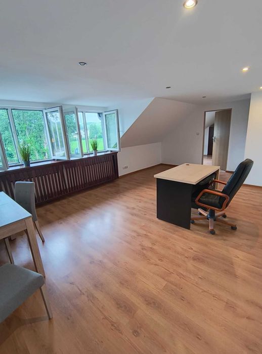 Jasne biuro 20 m2, po remoncie, duży parking, media w cenie