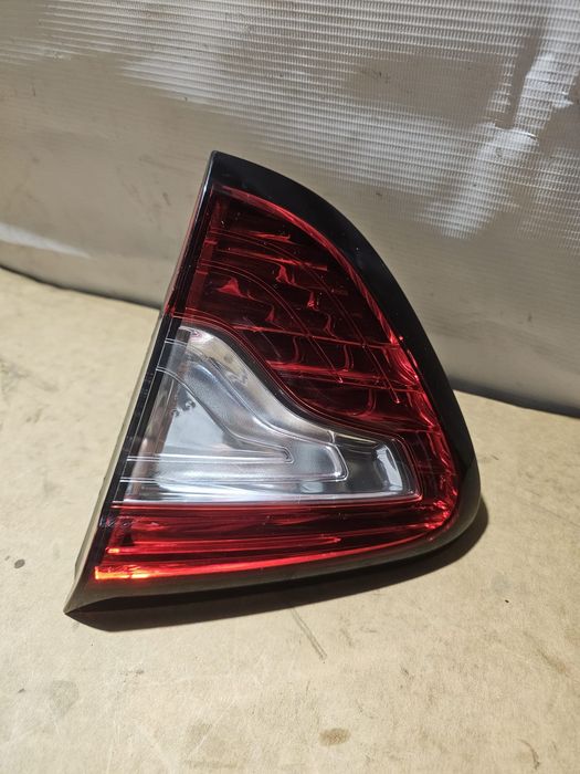 Lampa odblask prawy tył tylny klapy bagażnika Renault Captur 1 I Eu or