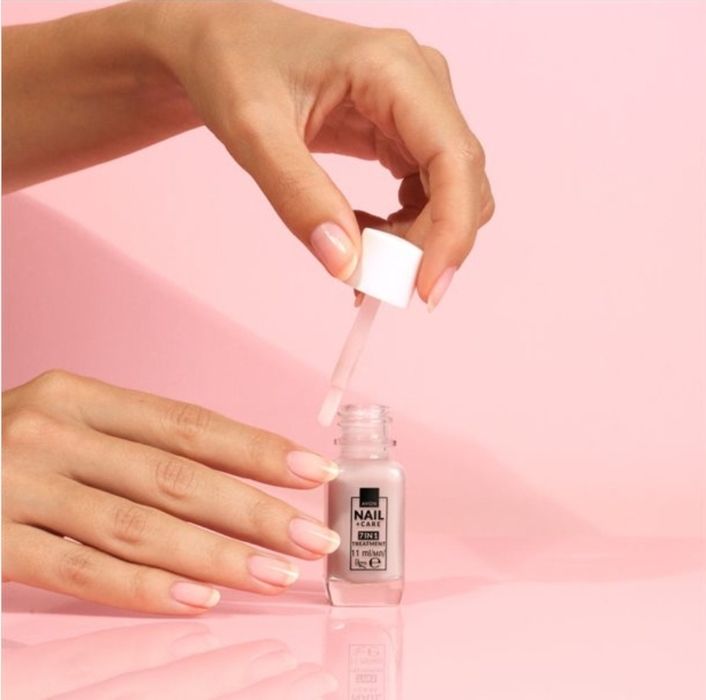 Avon Nail Care kuracja do paznokci 7 w 1 Touch of Nude kolory
