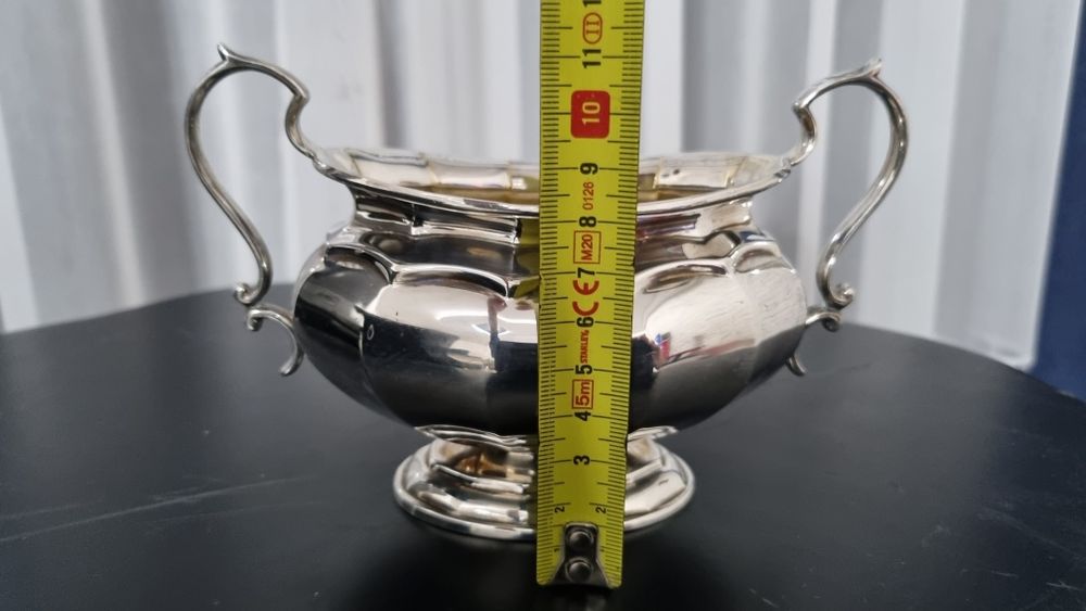 Posrebrzana I sygnowana cukiernica