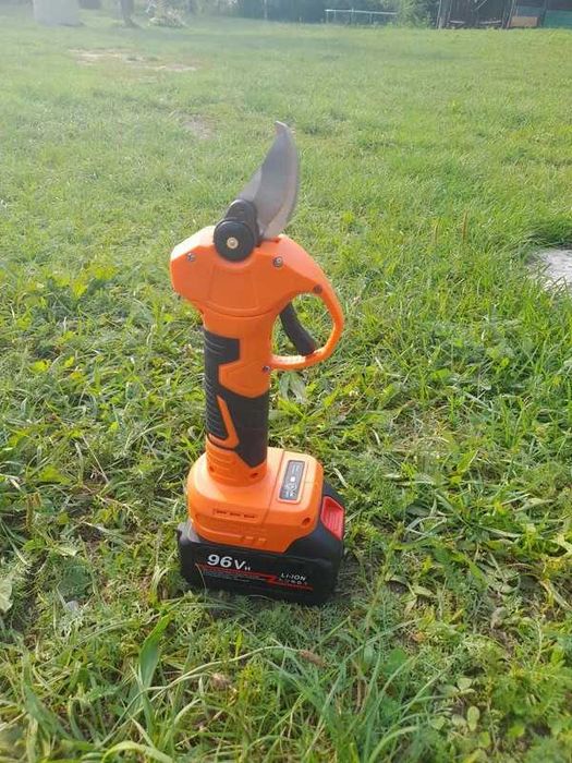 Sekator akumulatorowy elektryczny 21V 2 baterie ostrze ze stali