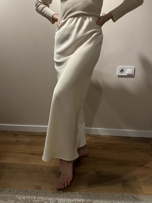 Сатинова спідниця максі молочного кольору