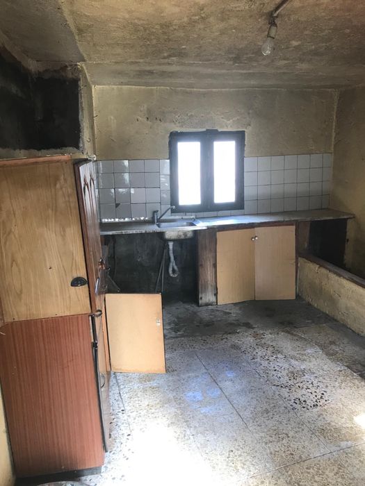 Casa antiga para renovar - guilheiro