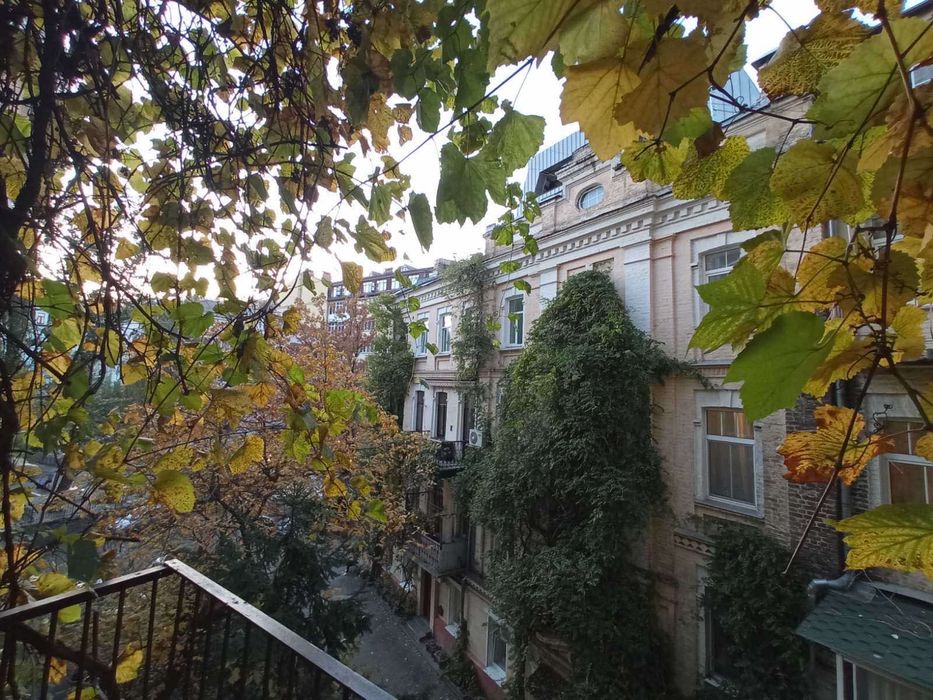 Хостел Київ Гуртожиток Андріївський узвіз Поділ М. Контрактова площа