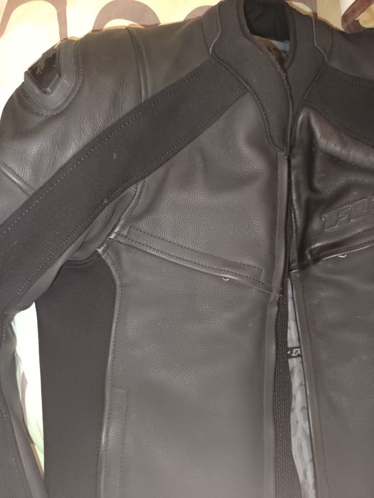 Casaco de cabedal mota