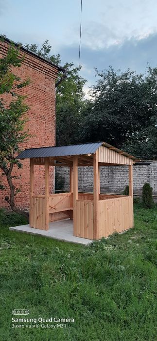 Дерев'яна альтанка