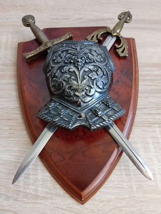 Ozdobna Panoplia dwa miecze
