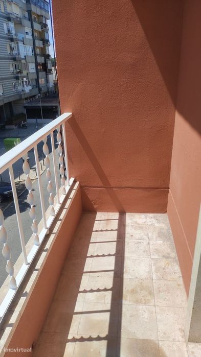 CAMPOLIDE - T3 Renovado com varanda e 2 casa de banho