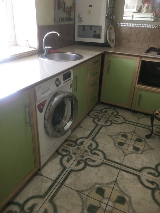 Дом  4 комнаты с бассейном