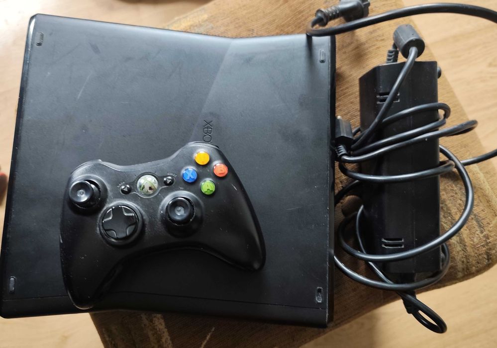 konsola XBOX 360 250GB + pad + zasilacz Fajny stan, sprawna