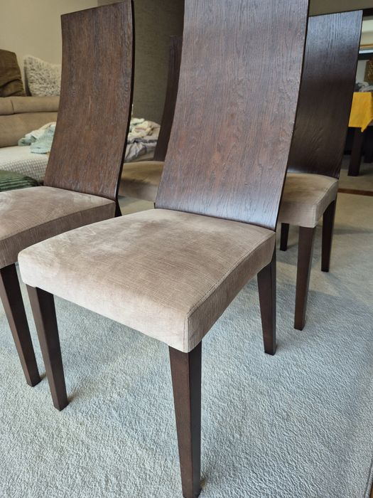 5 Cadeiras em Madeira Maciça – Excelente Estado