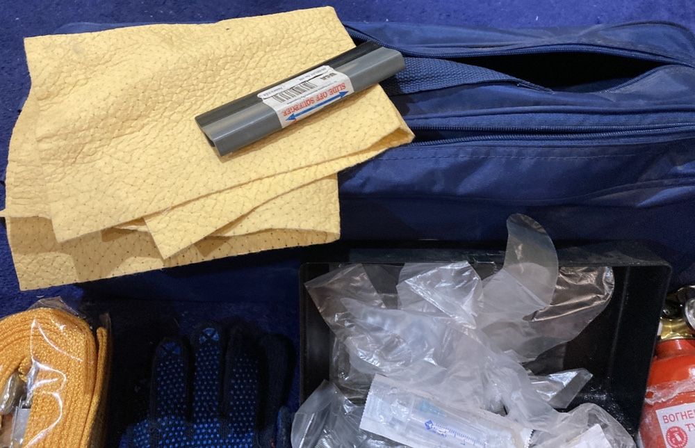 Продам авто набор, сумку для автомобиля