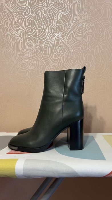 Натуральна шкіра чобітки 39 розмір