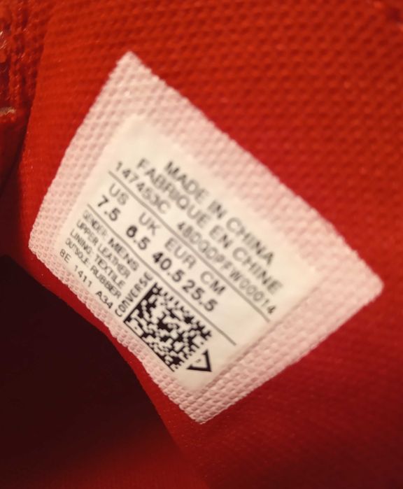 Кроссовки Converse красные, новые, оригинал. Верх - натуральная замша.