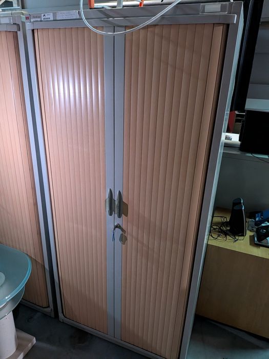 Armários c/ portas rolantes