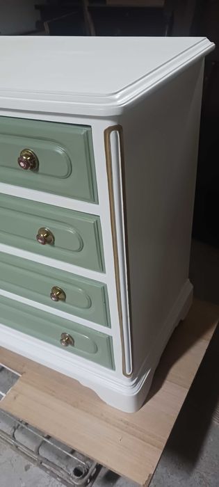 Cómoda restaurada nova