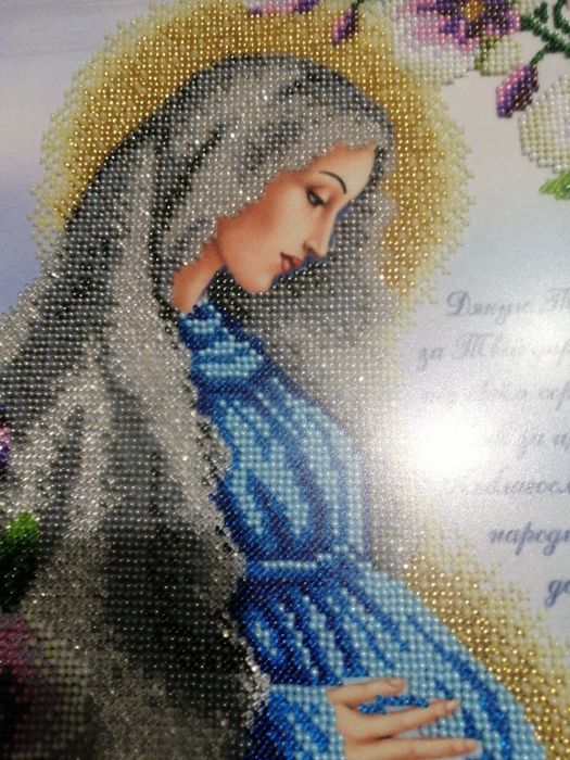 Вагітна Мадонна вишита бісером