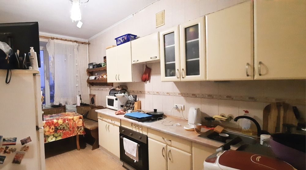 Продам 2к. на Робочій . Площа 82 м. , кухня 11,8 м.  Торг.  NS