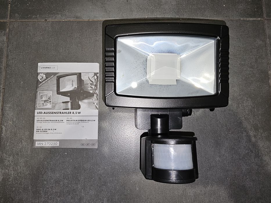 Lampa led z czujką ruchu