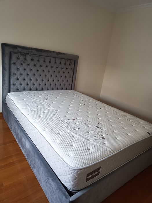 Cama estufada 220 x 160 cm com colchão