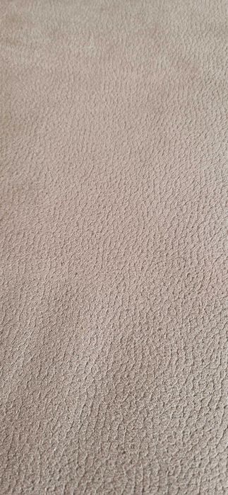 Sofá e mesinha de apoio