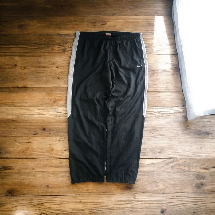 Nike vintage nylon pants baggy fit drill street wear style