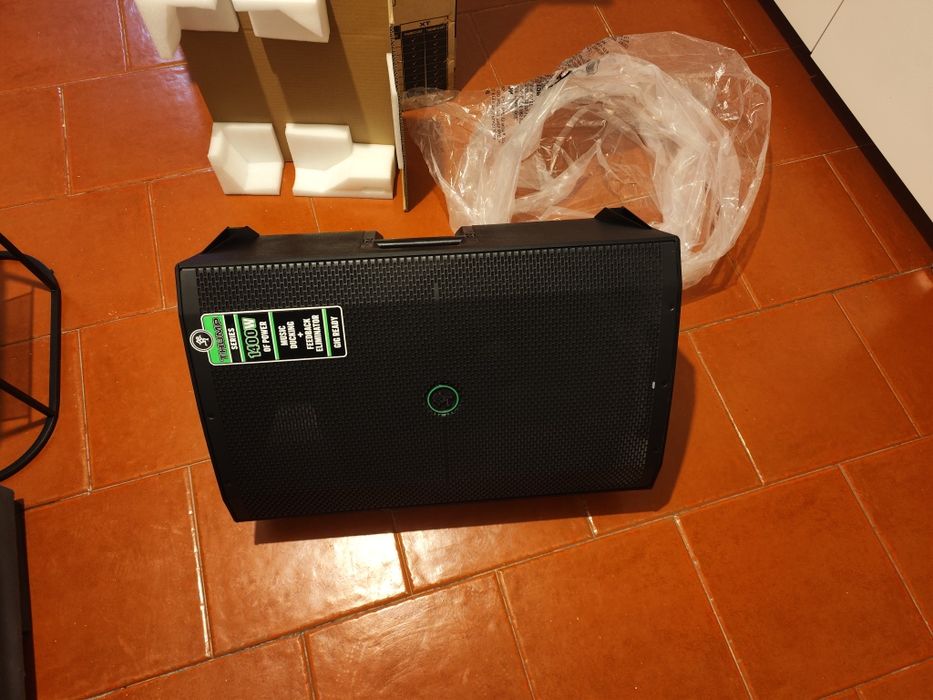 Coluna profissional Makie Thump