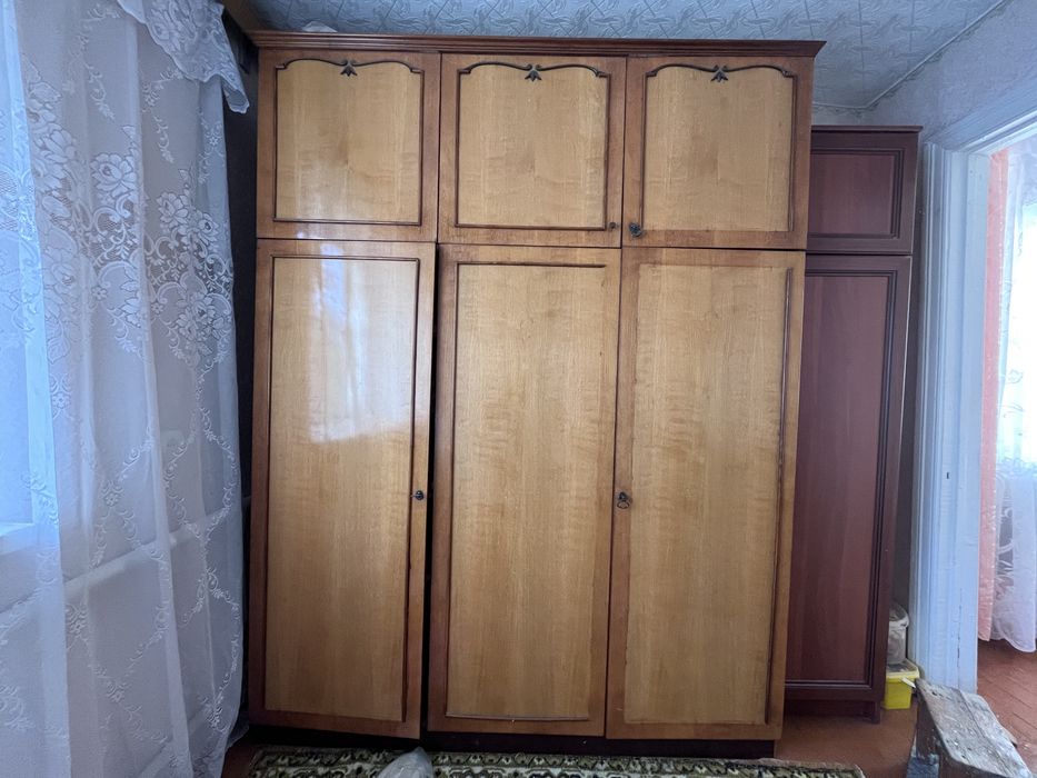 Шафа 3дверна з антрисоллю