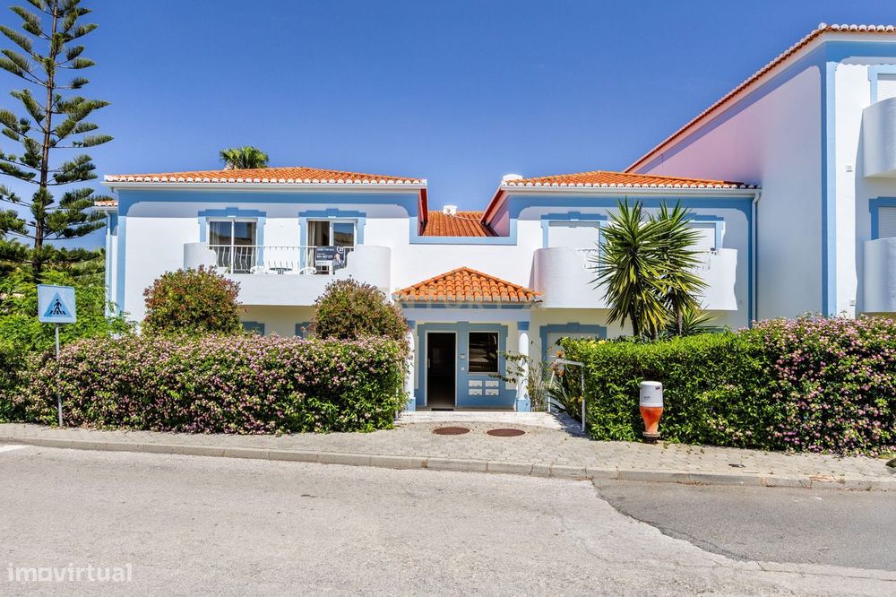 Espaçoso Apartamento T3 no Último Piso com Vista para as Piscinas no O