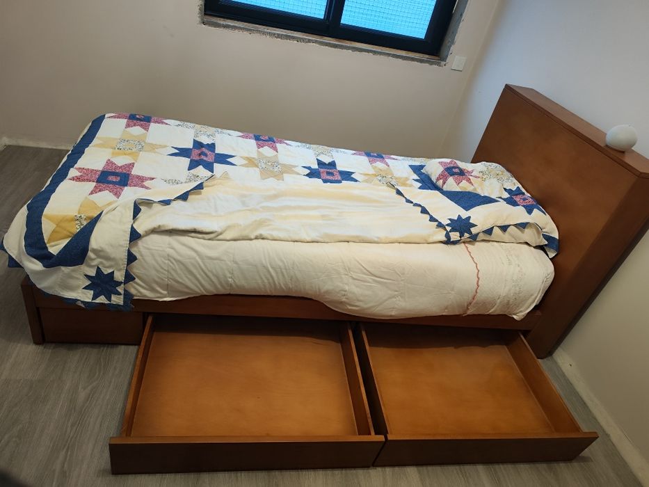 Cama em madeira faia