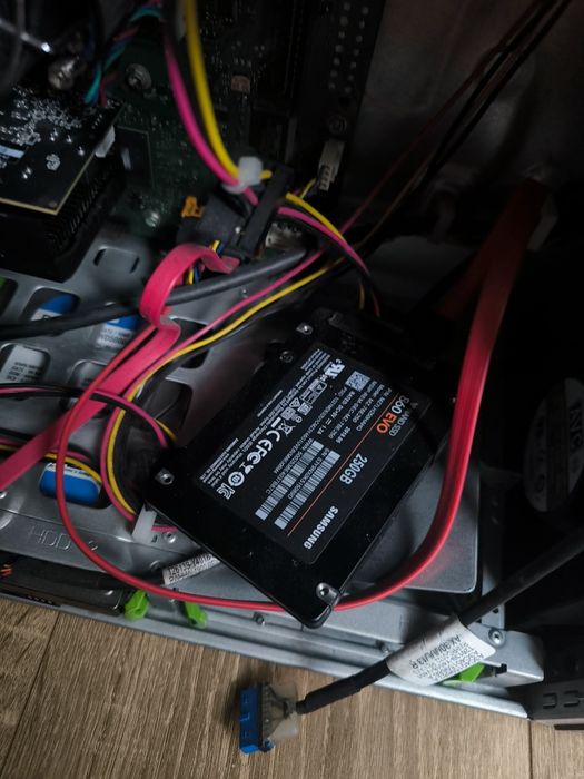 Повний комплект ПК в зборі Fujitsu Xeon/8GB/SSD+HDD/RX550 + Монітор, мишка