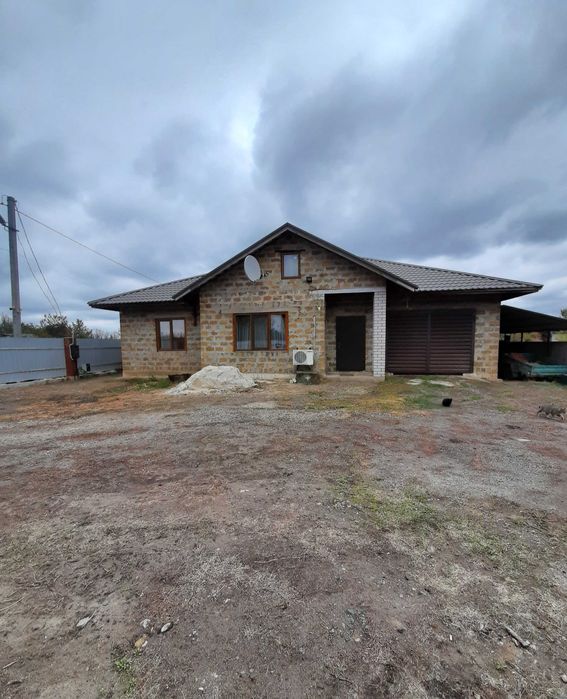 Продам новий будинок центр смт Меліоративне