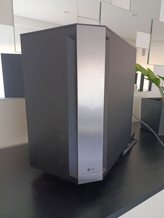 Sistema Home Cinema LG 5.1 com HDD/DVD e 5 Colunas + Subwoofer