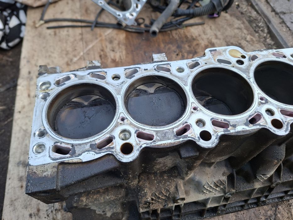 Blok silnika wał korbowody tłoki BMW M52tub20 e46 320i 150 koni