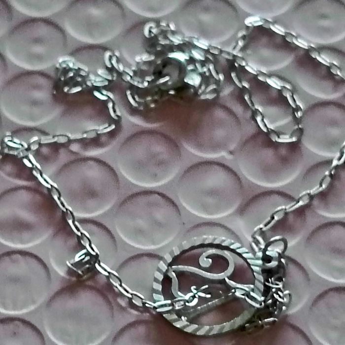 Srebrna zawieszka i łancuszek