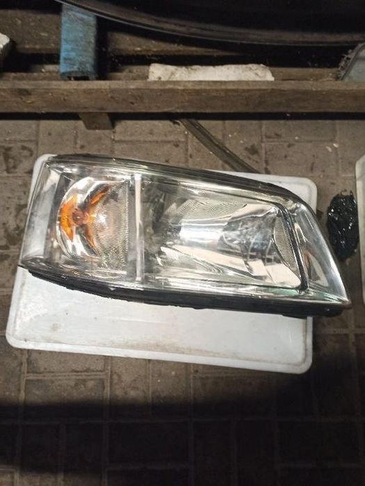 Reflektor lampa przednia VW T5 Transporter Caravelle 03-09 7H1941018N