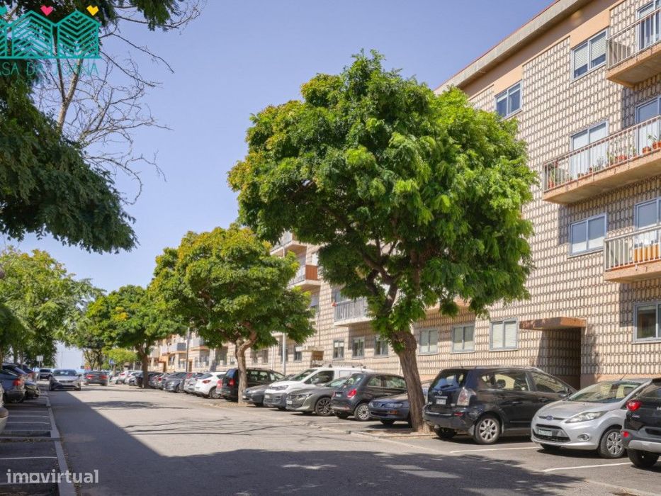 Apartamento T3 com Garagem Fechada em Esgueira