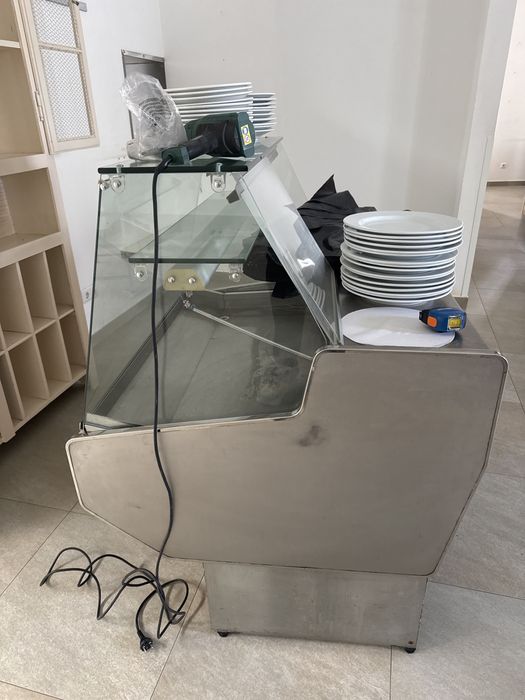 Vitrine para Exposicao com esgoto