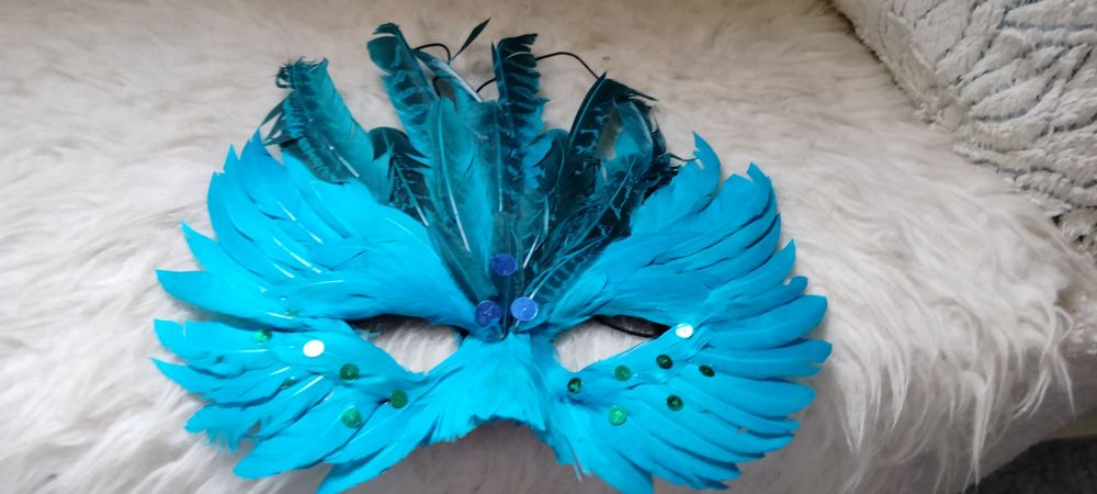 Maska z naturalnymi piórami maska wenecka