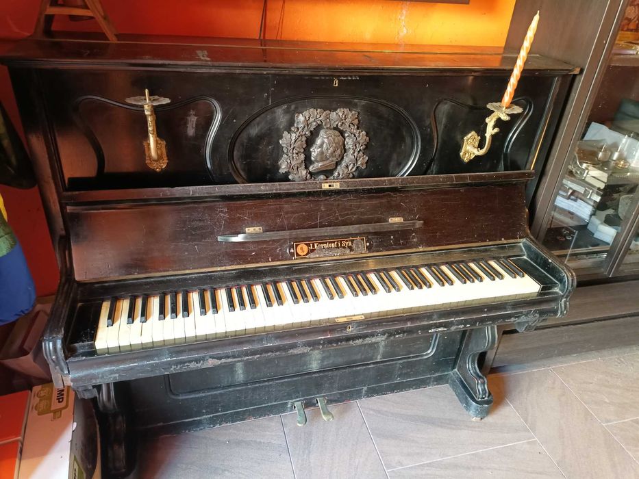 Sprzedam Pianino antyczne