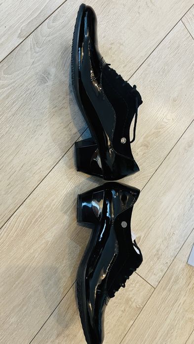 Buty markowe skórzane r. 39 ale to bardziej 40 (26,5cm)  bdb
