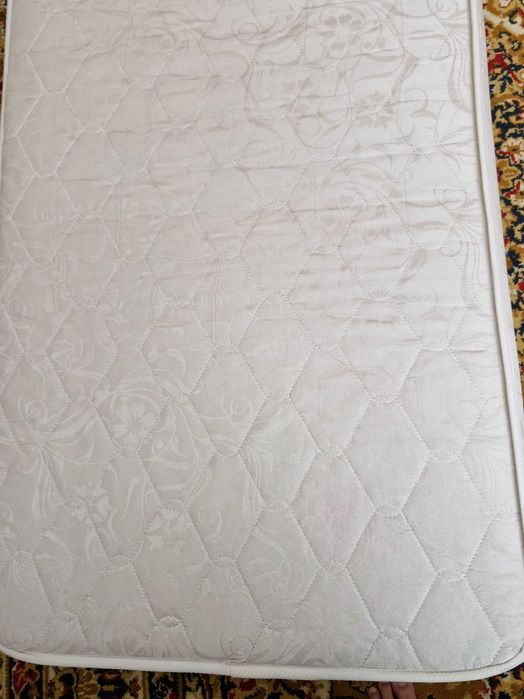 Продаю кровать односпальную  Б/У в отличном состоянии