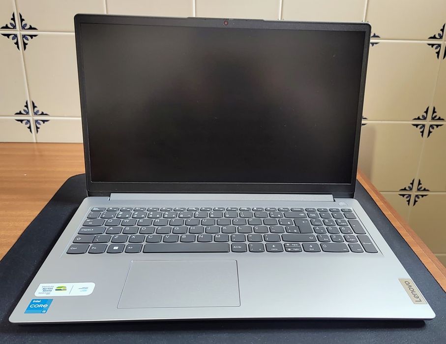 Portátil | Notebook Lenovo i3 1305U
