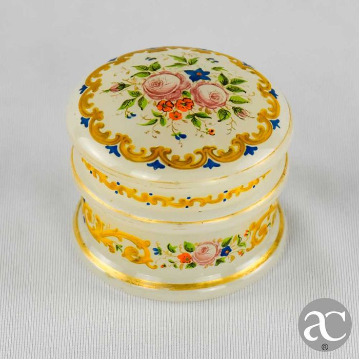 Caixa redonda / polvilhador de toucador vidro opalino finais séc. XIX