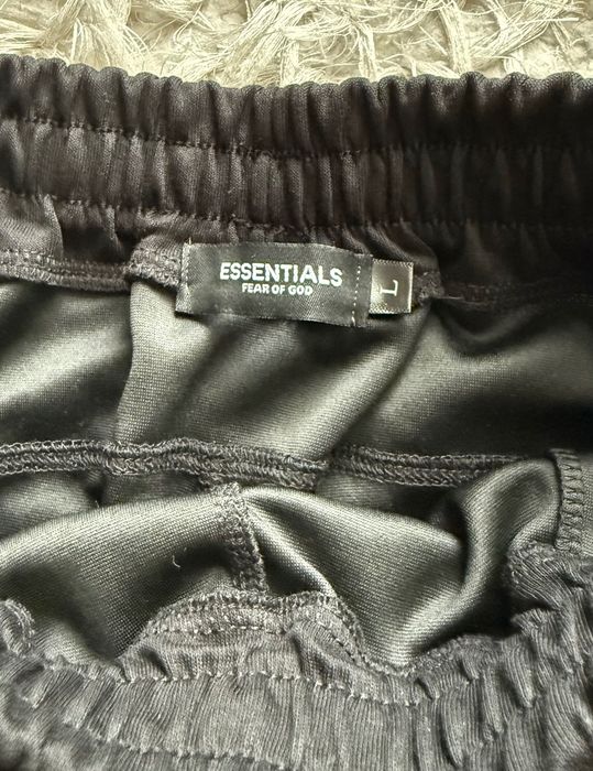 Spodenki Essentials