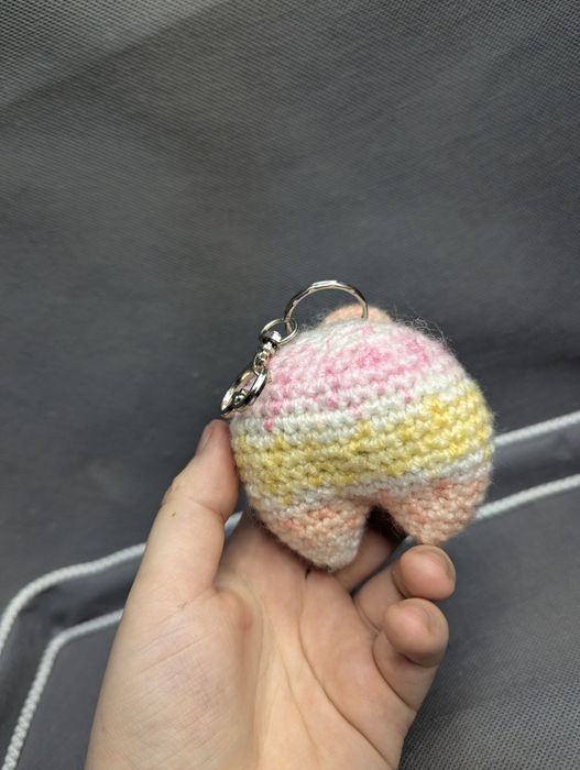 В'язаний брелок "Дупця кролика"