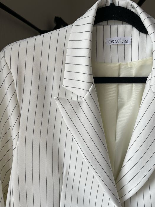 Пиджак молочный в тонкую полоску