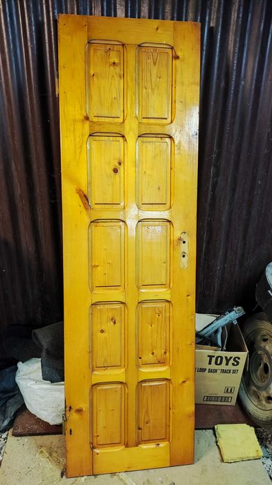 Двері вхідні з дерева