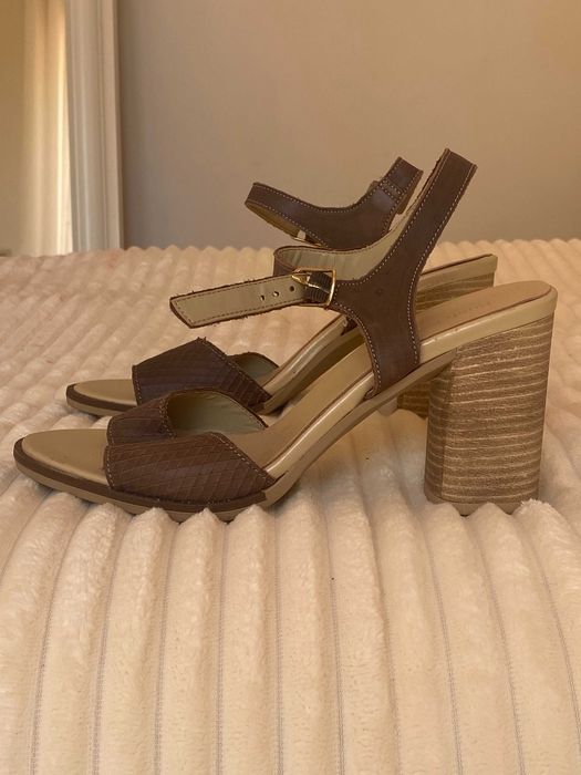sandálias hush puppies elegantes como novas  -confortaveis I excelente qualidade