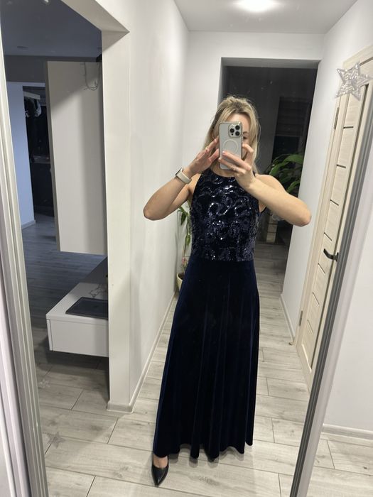 Вечірня сукня, на корпортив чи на свято